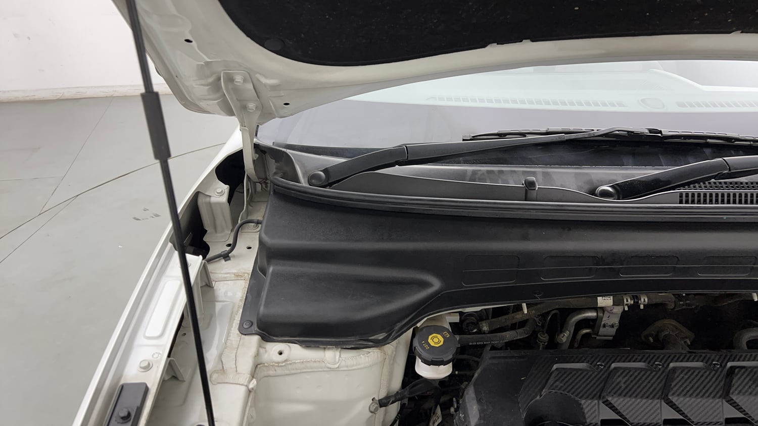 Used 2024 Hyundai Creta 1.5 MPi Petrol MT E Petrol Manual engine ENGINE RIGHT SIDE HINGE & APRON VIEW