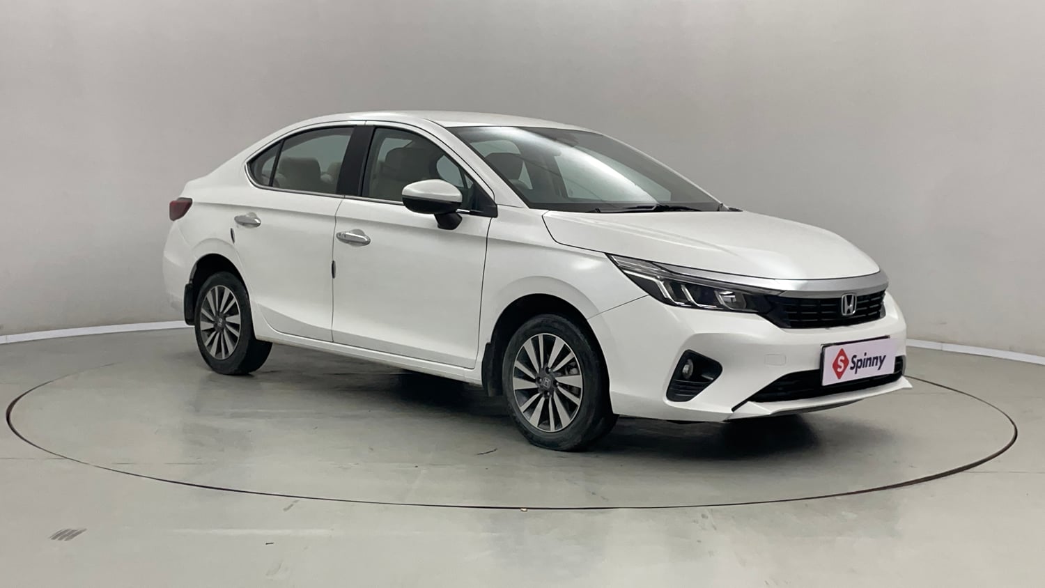Used 2023 Honda City V Petrol MT Petrol Manual exterior RIGHT FRONT CORNER VIEW