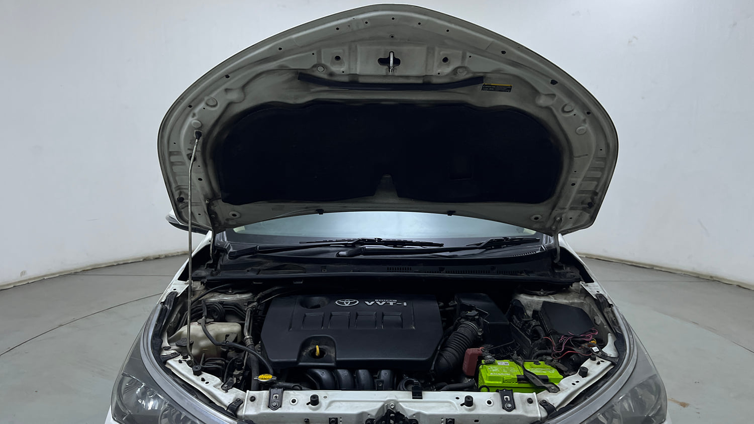 Used 2015 Toyota Corolla Altis G AT Petrol Petrol Automatic engine ENGINE & BONNET OPEN FRONT VIEW