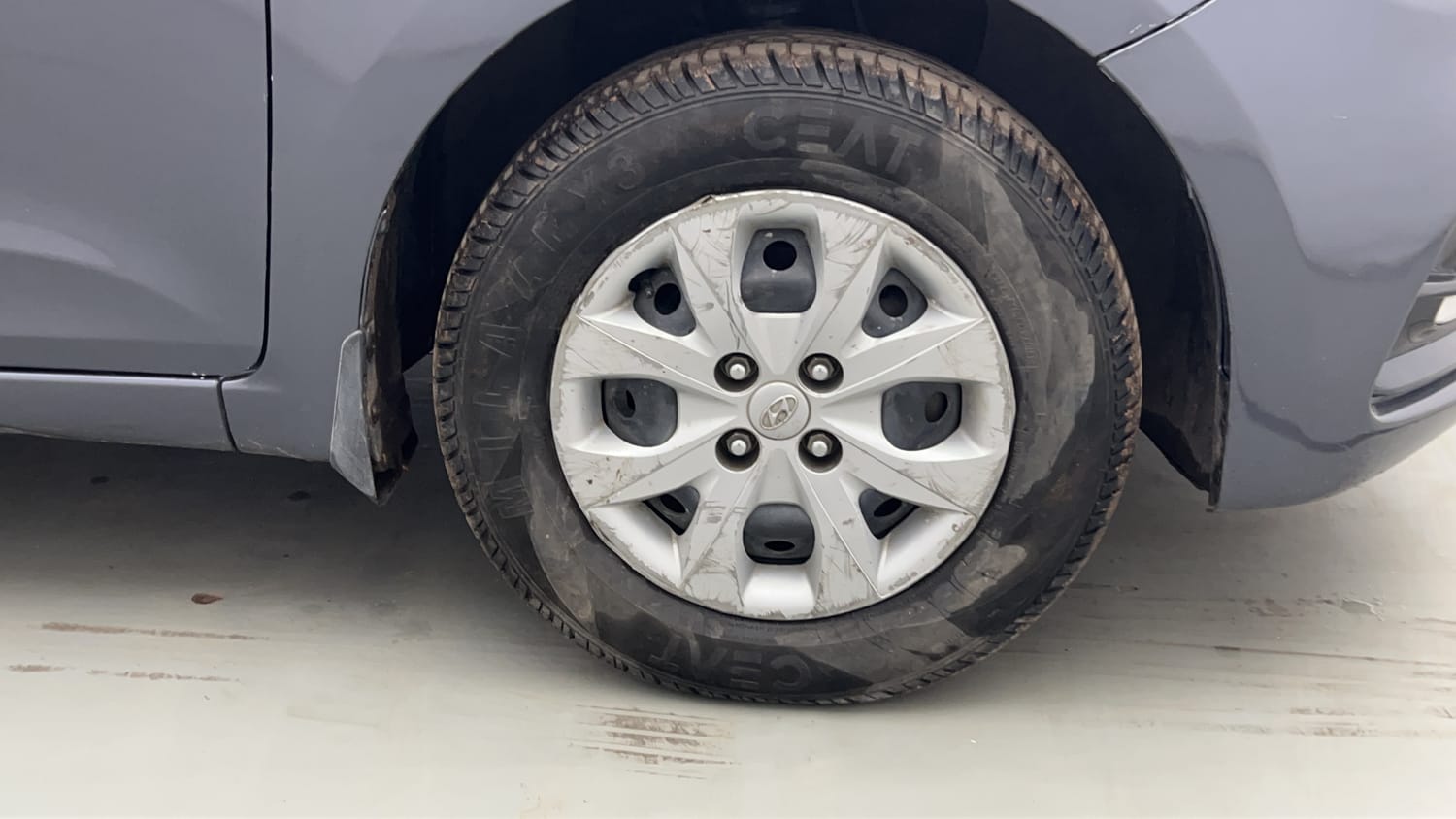 Used 2018 Hyundai Elite i20 Sportz 1.2 Petrol Manual tyres RIGHT FRONT TYRE RIM VIEW