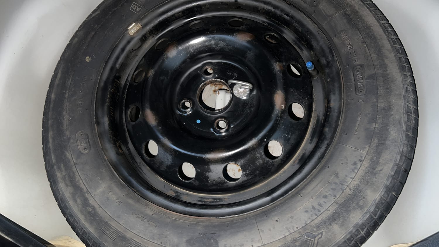 Used 2016 Maruti Suzuki Swift VXi Petrol Manual tyres SPARE TYRE VIEW