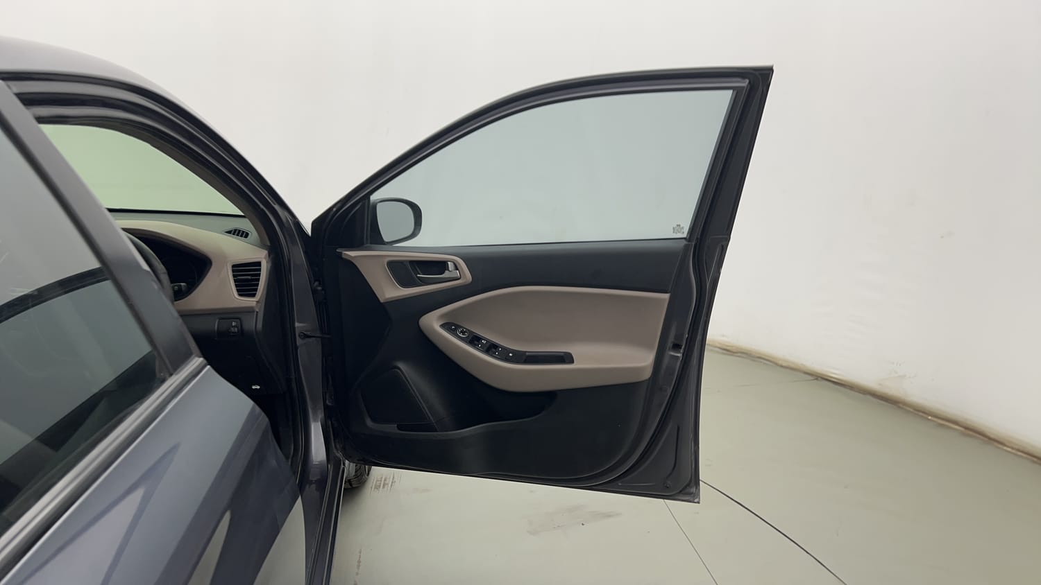 Used 2018 Hyundai Elite i20 Sportz 1.2 Petrol Manual interior RIGHT FRONT DOOR OPEN VIEW