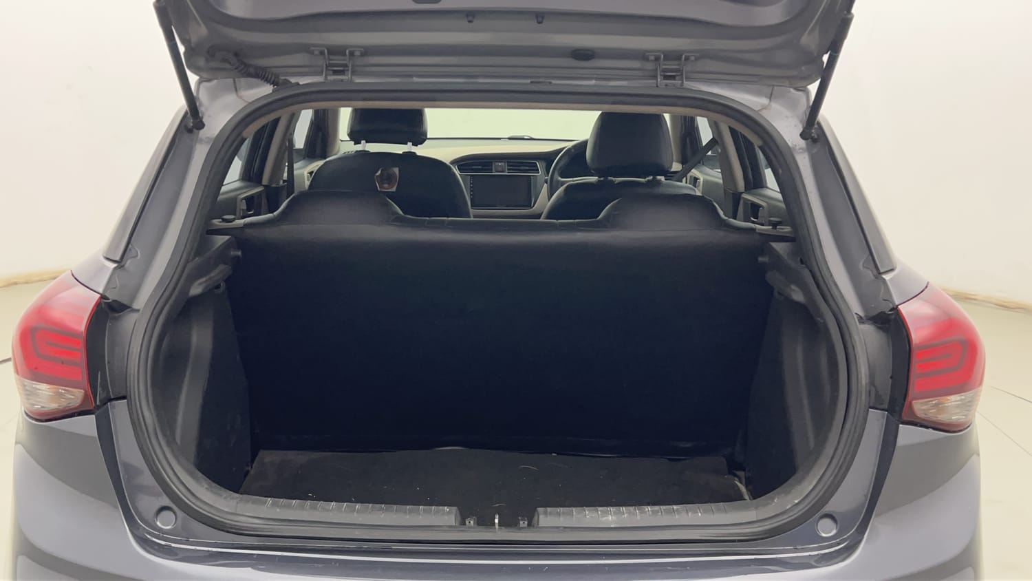 Used 2018 Hyundai Elite i20 Sportz 1.2 Petrol Manual interior DICKY INSIDE VIEW