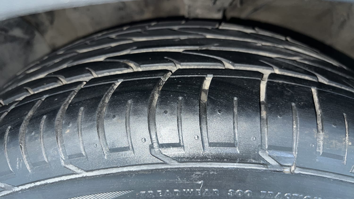 Used 2016 Hyundai Creta 1.6 SX Plus AT Petrol Petrol Automatic tyres LEFT FRONT TYRE TREAD VIEW