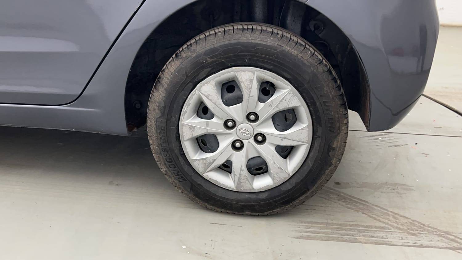 Used 2018 Hyundai Elite i20 Sportz 1.2 Petrol Manual tyres LEFT REAR TYRE RIM VIEW