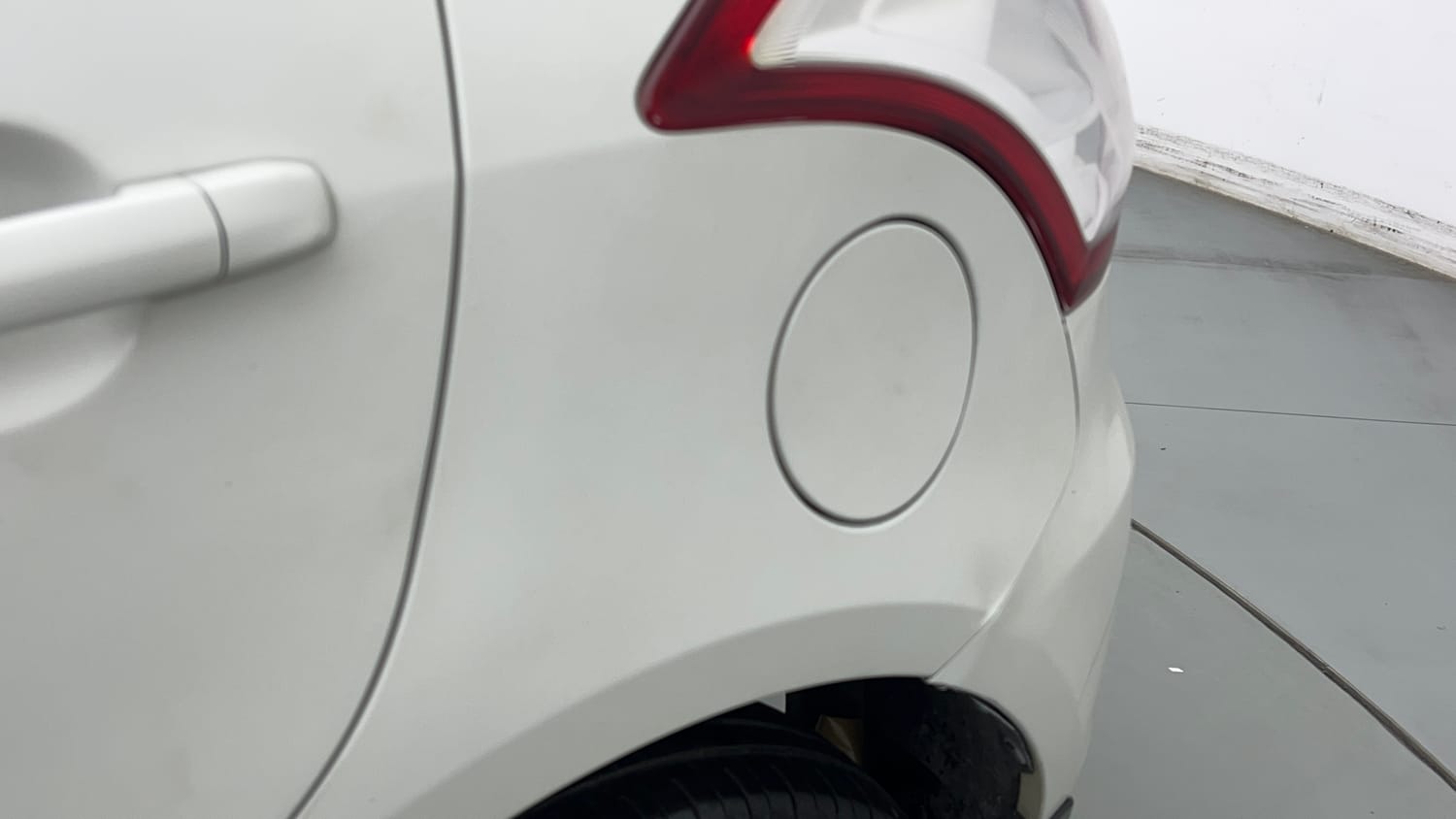 Used 2016 Maruti Suzuki Swift VXi Petrol Manual dents MINOR SCRATCH
