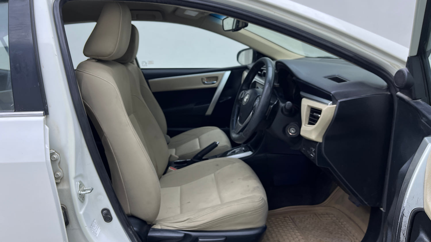 Used 2015 Toyota Corolla Altis G AT Petrol Petrol Automatic interior RIGHT SIDE FRONT DOOR CABIN VIEW