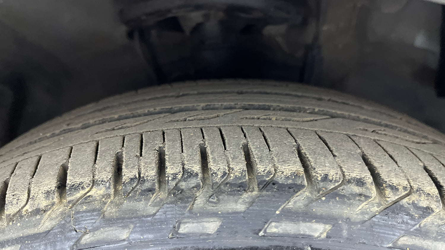 Used 2015 Toyota Corolla Altis G AT Petrol Petrol Automatic tyres RIGHT FRONT TYRE TREAD VIEW