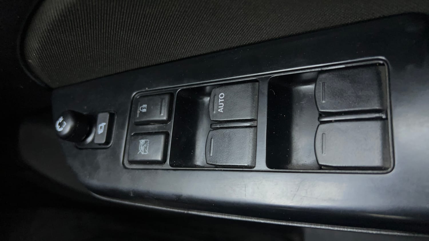 Used 2016 Maruti Suzuki Swift VXi Petrol Manual top_features Power windows