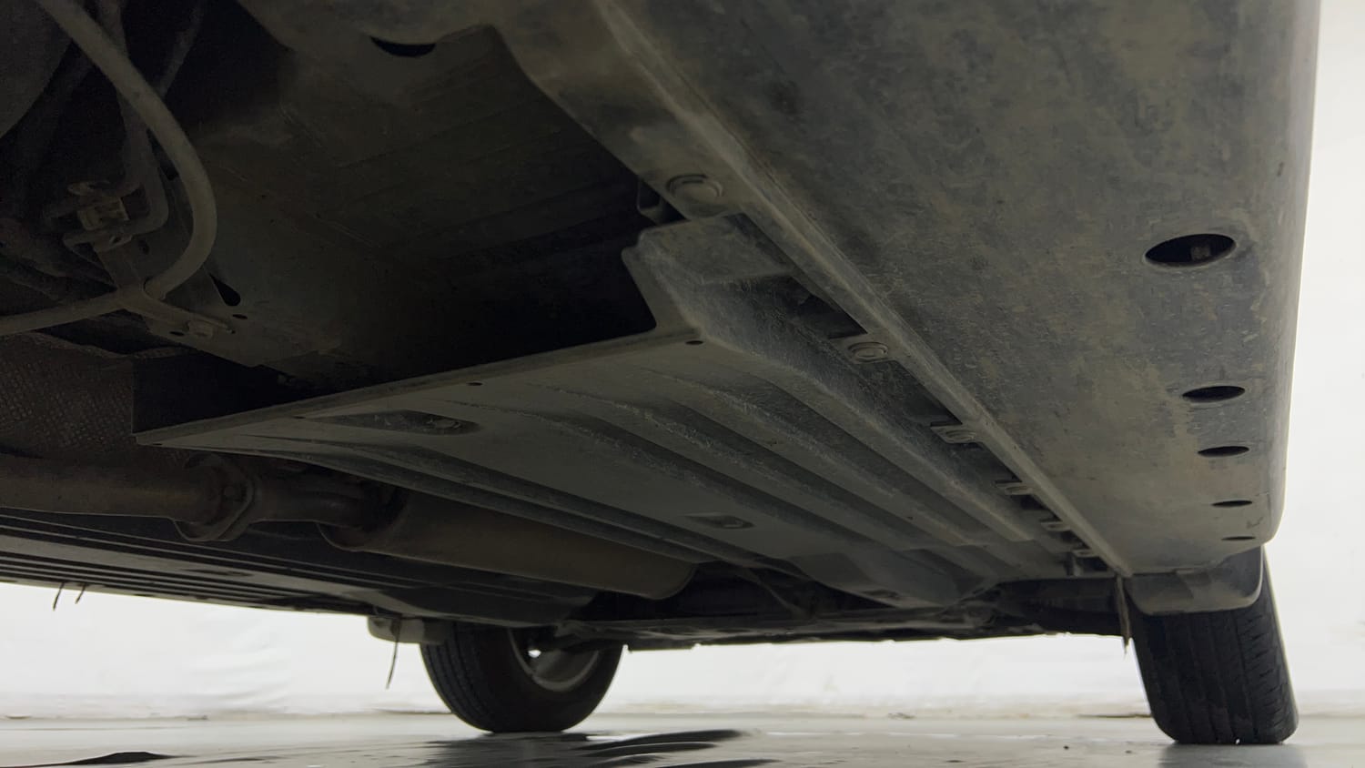 Used 2024 Maruti Suzuki Grand Vitara Zeta Smart Hybrid Petrol Manual extra REAR RIGHT UNDERBODY VIEW