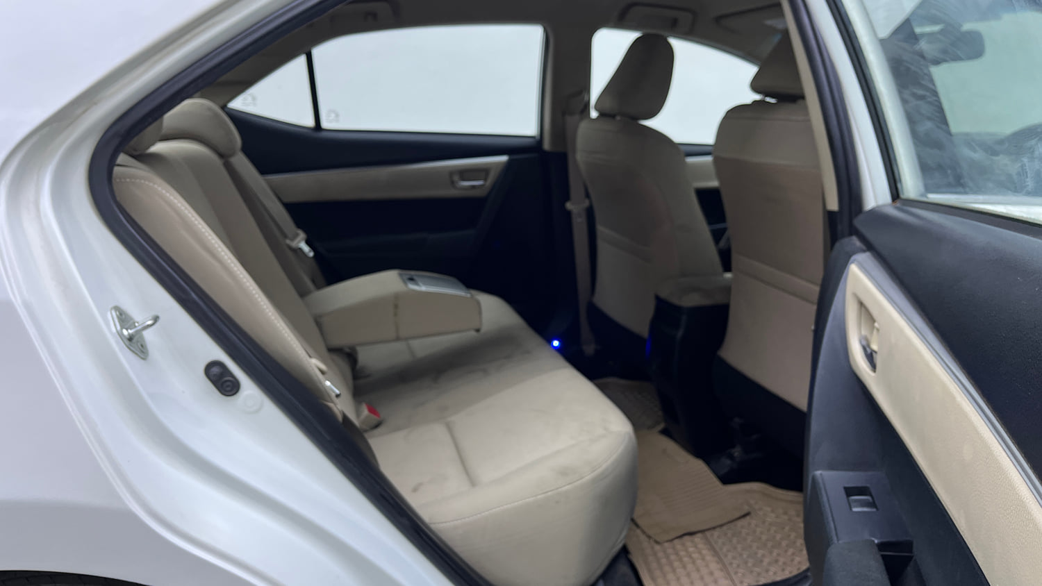 Used 2015 Toyota Corolla Altis G AT Petrol Petrol Automatic interior RIGHT SIDE REAR DOOR CABIN VIEW