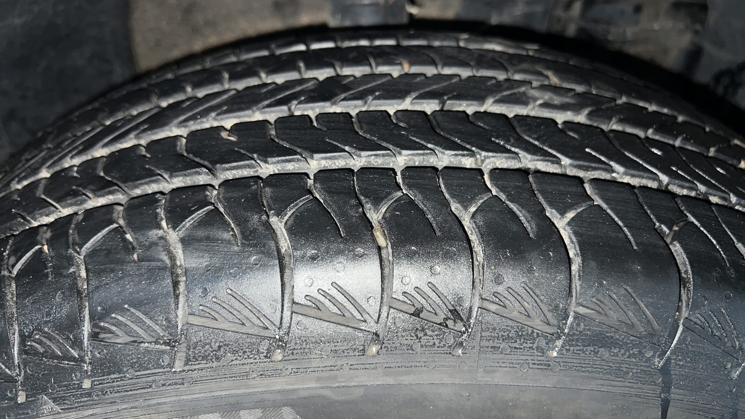 Used 2024 Maruti Suzuki Grand Vitara Zeta Smart Hybrid Petrol Manual tyres RIGHT FRONT TYRE TREAD VIEW