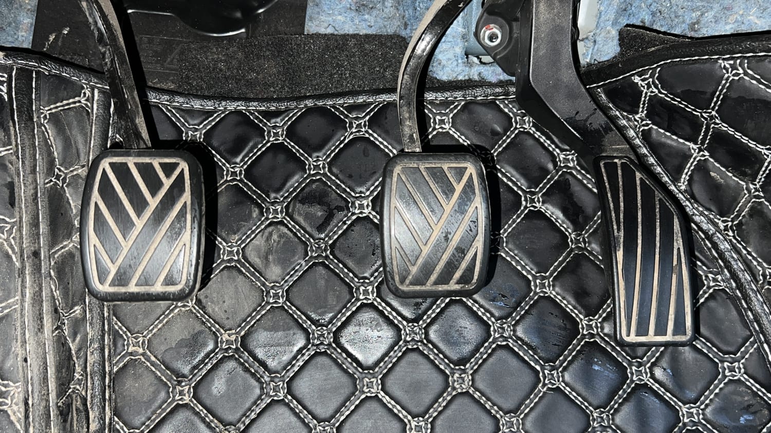 Used 2024 Maruti Suzuki Grand Vitara Zeta Smart Hybrid Petrol Manual interior PEDALS VIEW