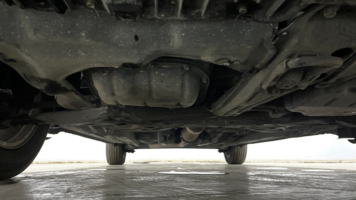Used 2015 Toyota Corolla Altis G AT Petrol Petrol Automatic extra FRONT LEFT UNDERBODY VIEW
