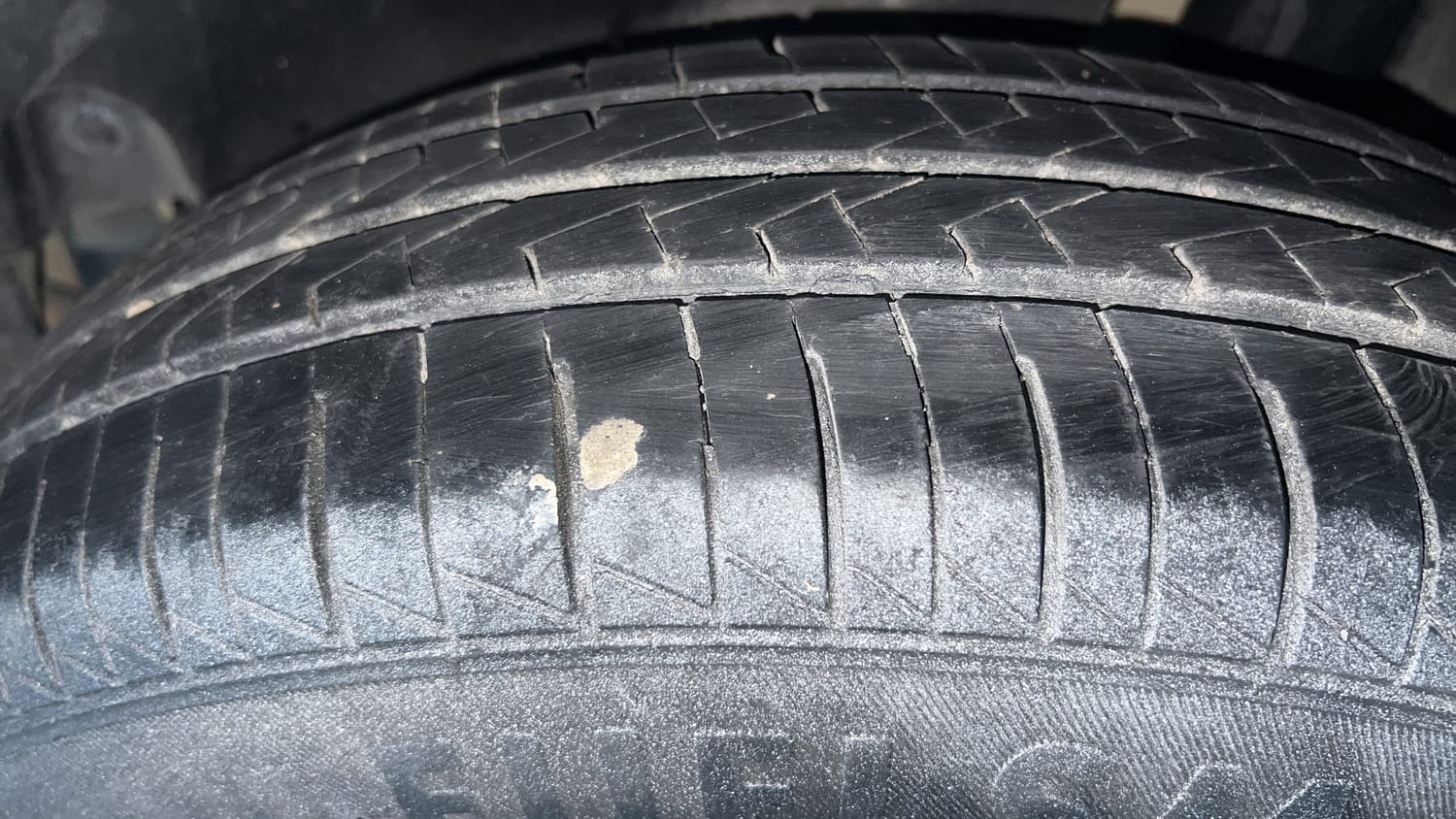 Used 2016 Maruti Suzuki Swift VXi Petrol Manual tyres LEFT REAR TYRE TREAD VIEW