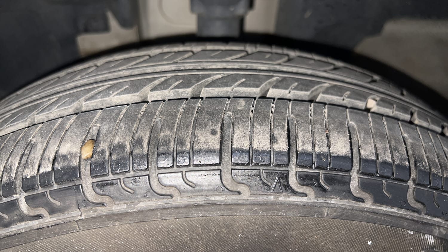 Used 2020 Renault Kwid RXT 1.0 Opt Petrol Manual tyres LEFT FRONT TYRE TREAD VIEW