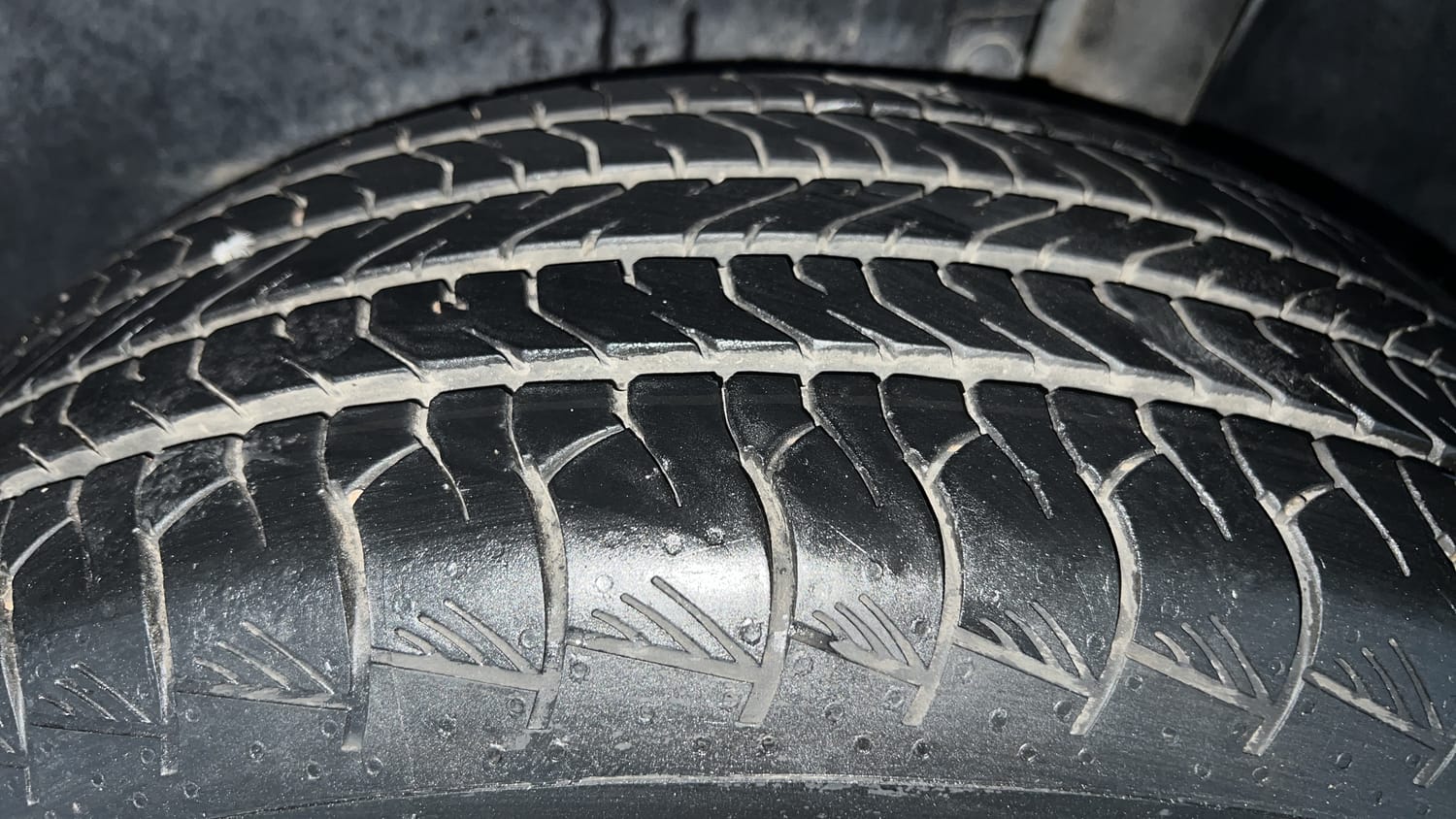 Used 2024 Maruti Suzuki Grand Vitara Zeta Smart Hybrid Petrol Manual tyres LEFT REAR TYRE TREAD VIEW