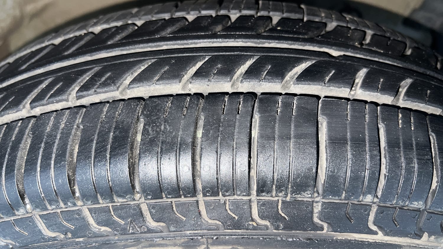 Used 2016 Maruti Suzuki Swift VXi Petrol Manual tyres RIGHT FRONT TYRE TREAD VIEW