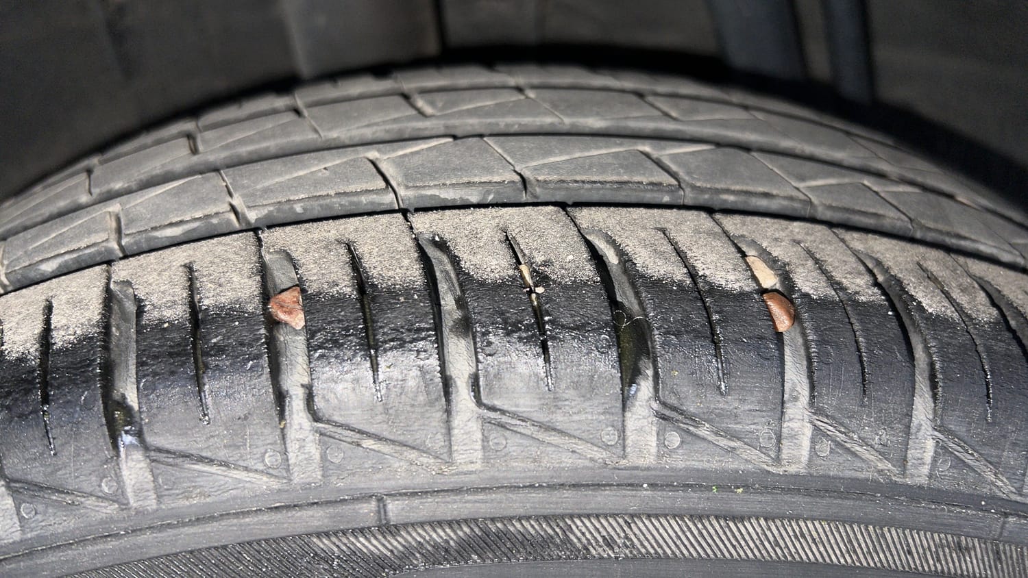 Used 2020 Renault Kwid RXT 1.0 Opt Petrol Manual tyres RIGHT REAR TYRE TREAD VIEW
