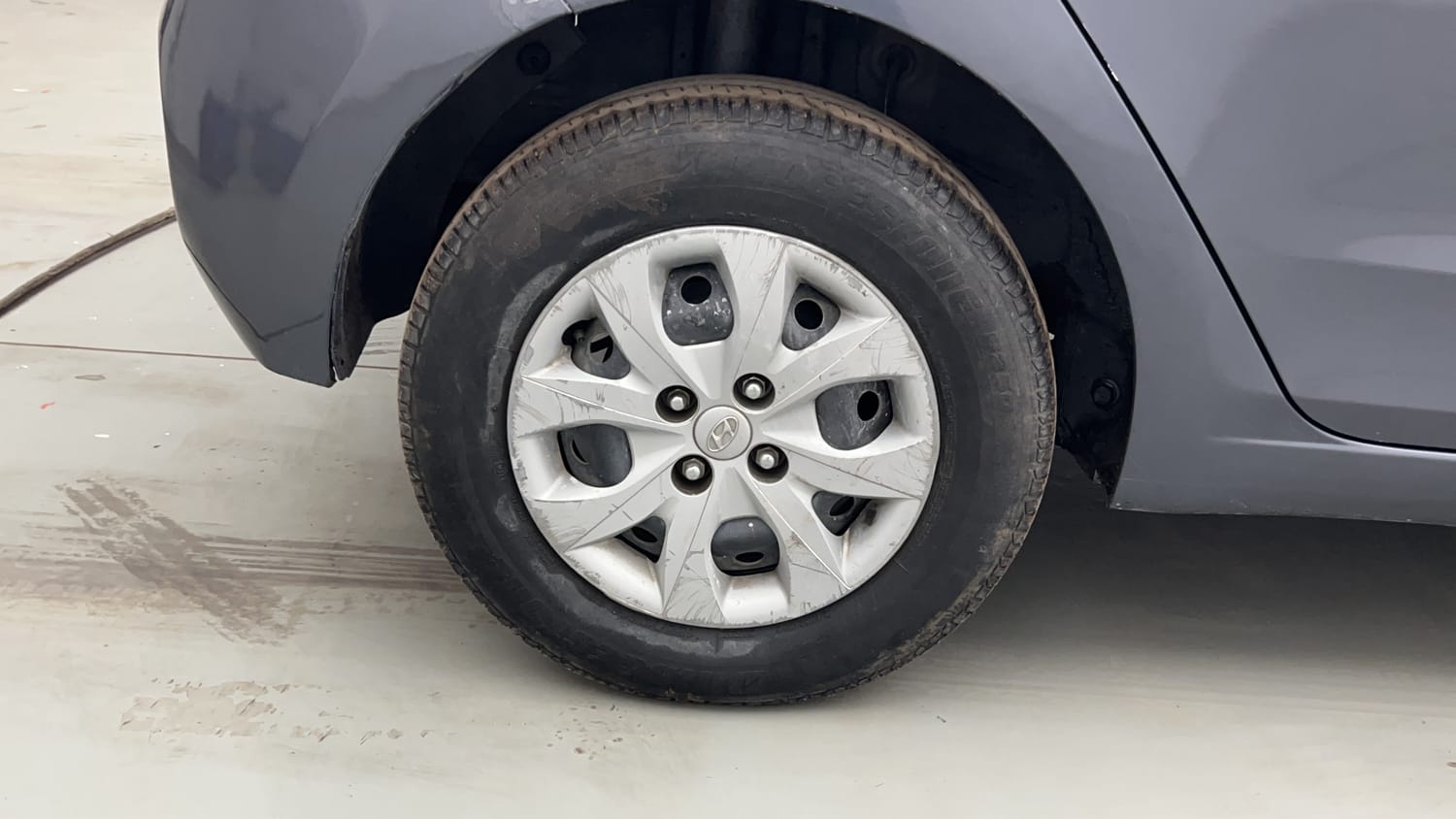 Used 2018 Hyundai Elite i20 Sportz 1.2 Petrol Manual tyres RIGHT REAR TYRE RIM VIEW