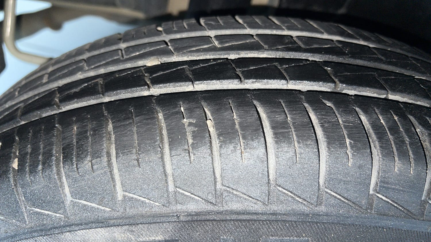 Used 2016 Maruti Suzuki Swift VXi Petrol Manual tyres RIGHT REAR TYRE TREAD VIEW