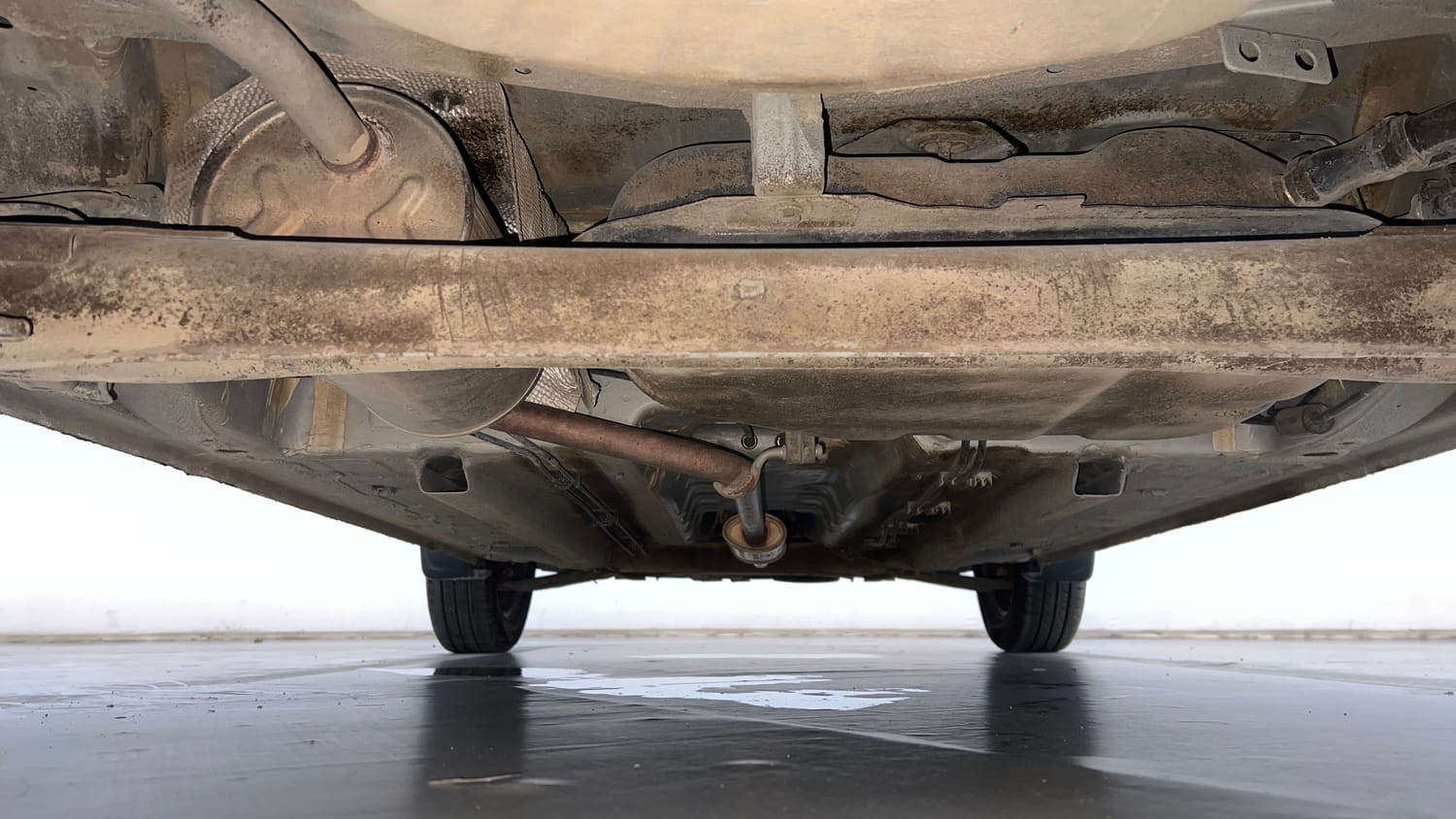 Used 2020 Renault Kwid RXT 1.0 Opt Petrol Manual extra REAR UNDERBODY VIEW (TAKEN FROM REAR)