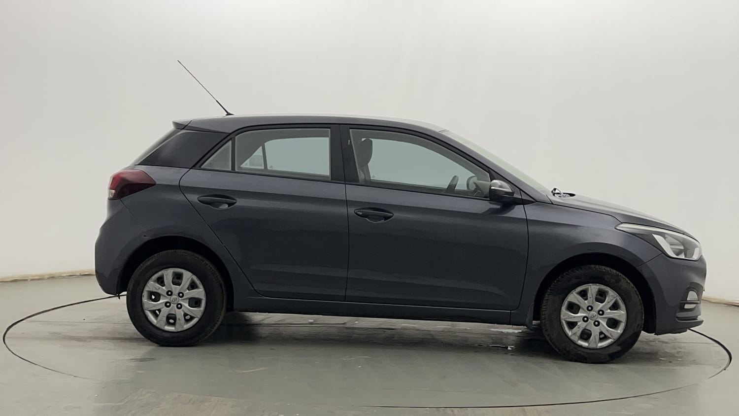 Used 2018 Hyundai Elite i20 Sportz 1.2 Petrol Manual exterior RIGHT SIDE VIEW