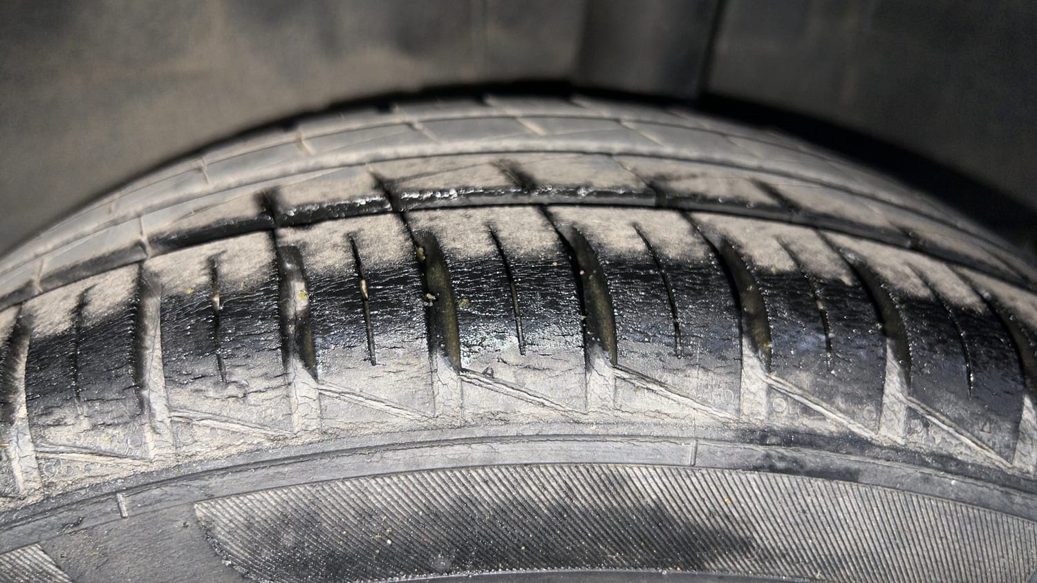 Used 2020 Renault Kwid RXT 1.0 Opt Petrol Manual tyres LEFT REAR TYRE TREAD VIEW