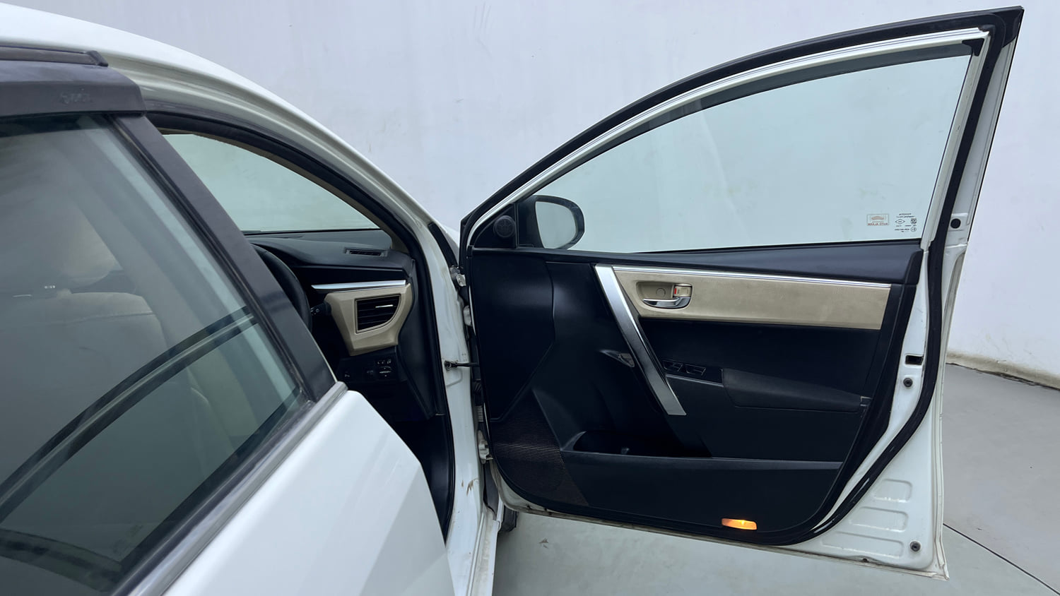 Used 2015 Toyota Corolla Altis G AT Petrol Petrol Automatic interior RIGHT FRONT DOOR OPEN VIEW