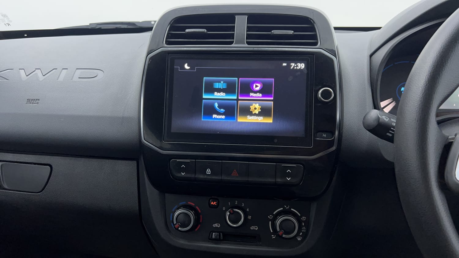 Used 2020 Renault Kwid RXT 1.0 Opt Petrol Manual interior MUSIC SYSTEM & AC CONTROL VIEW