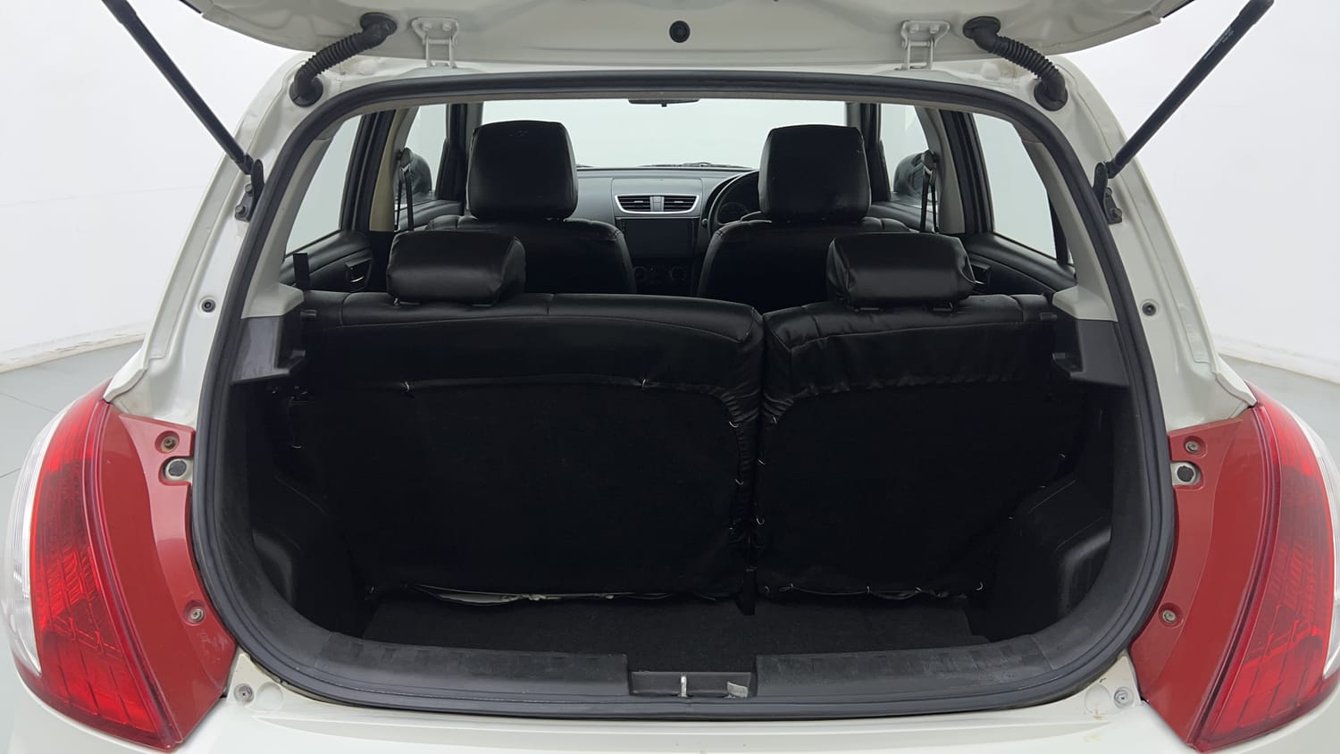 Used 2016 Maruti Suzuki Swift VXi Petrol Manual interior DICKY INSIDE VIEW