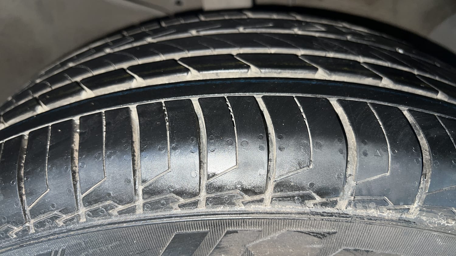 Used 2016 Hyundai Creta 1.6 SX Plus AT Petrol Petrol Automatic tyres RIGHT FRONT TYRE TREAD VIEW