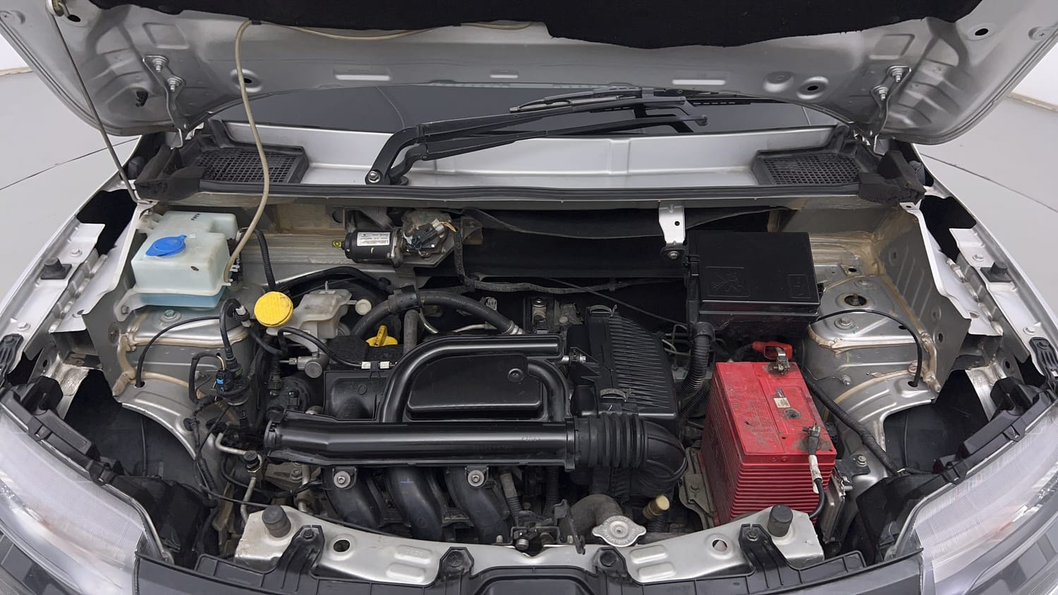 Used 2020 Renault Kwid RXT 1.0 Opt Petrol Manual engine ENGINE & BONNET OPEN FRONT VIEW