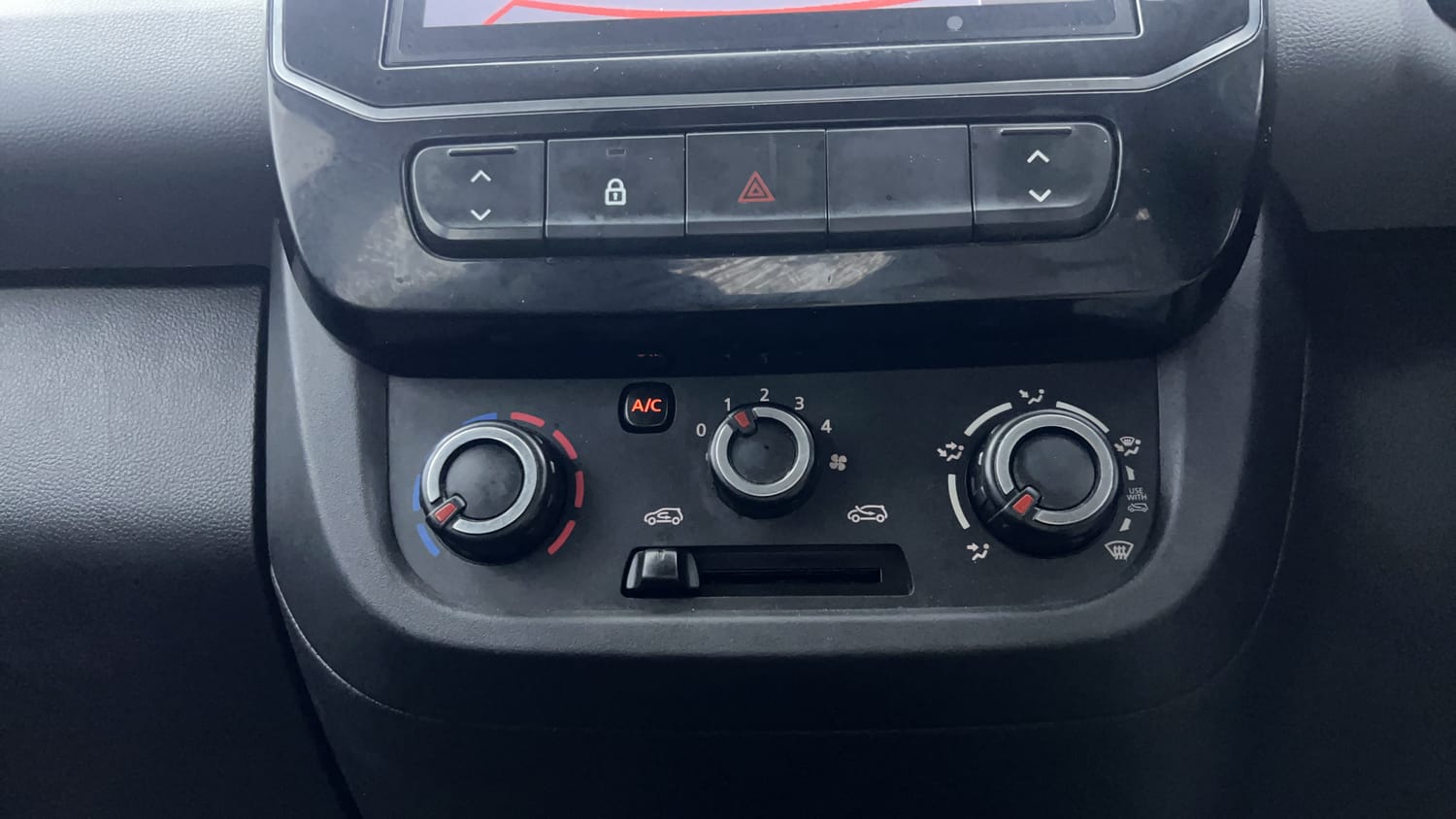 Used 2020 Renault Kwid RXT 1.0 Opt Petrol Manual top_features Touch screen infotainment system