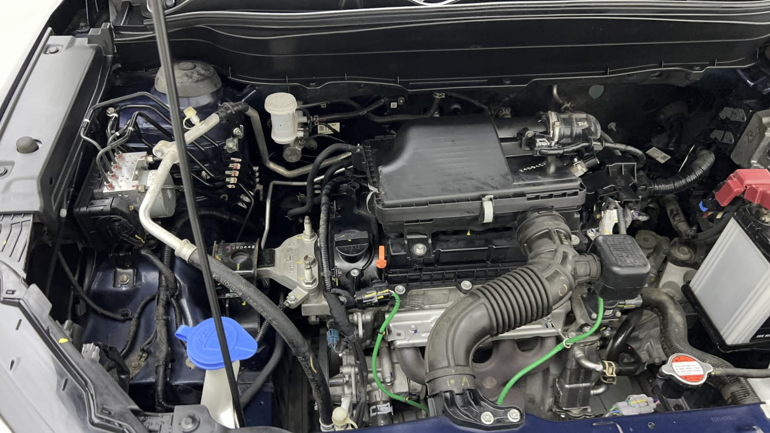 Used 2024 Maruti Suzuki Grand Vitara Zeta Smart Hybrid Petrol Manual engine ENGINE RIGHT SIDE VIEW