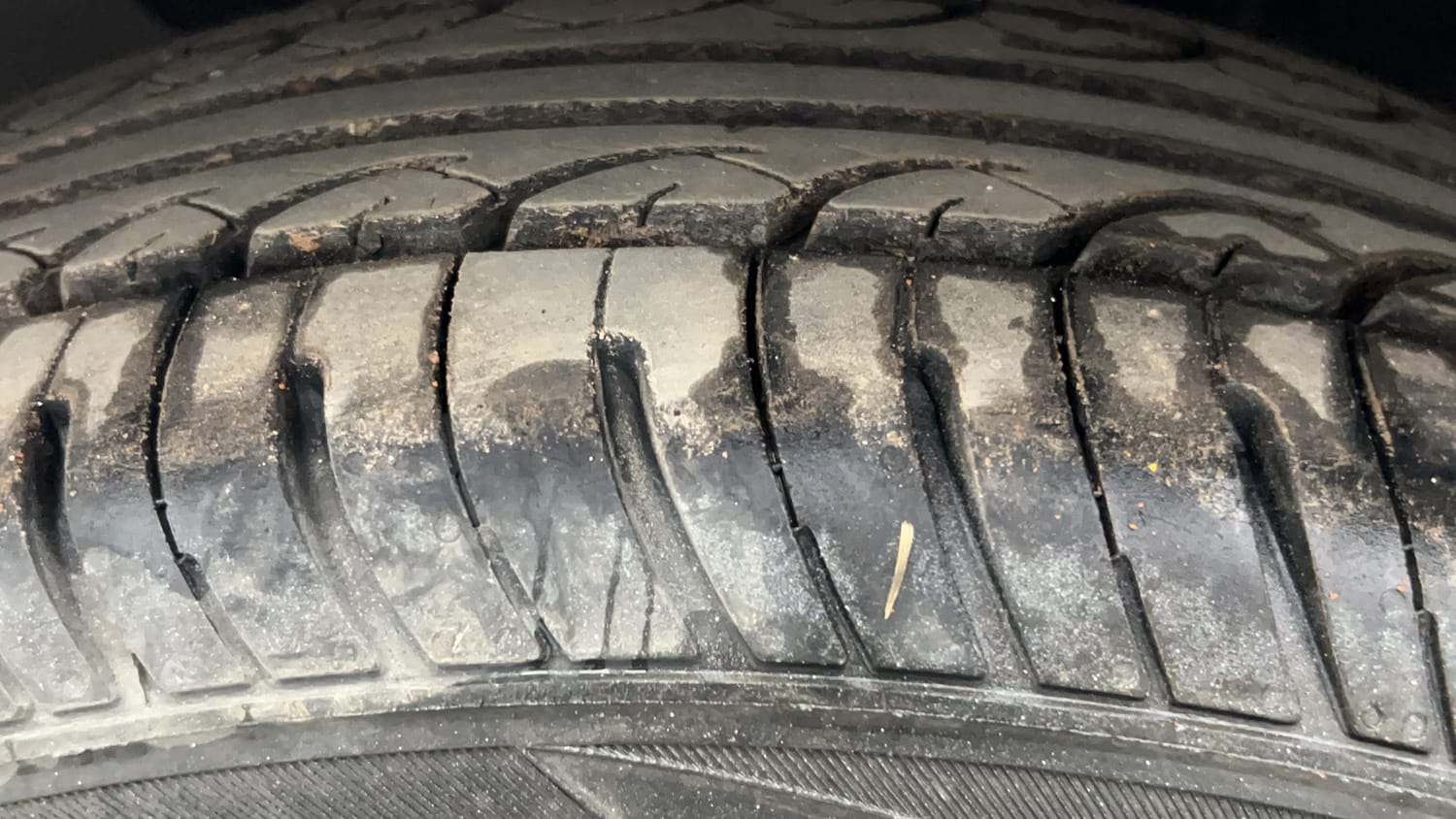 Used 2018 Hyundai Elite i20 Sportz 1.2 Petrol Manual tyres LEFT FRONT TYRE TREAD VIEW