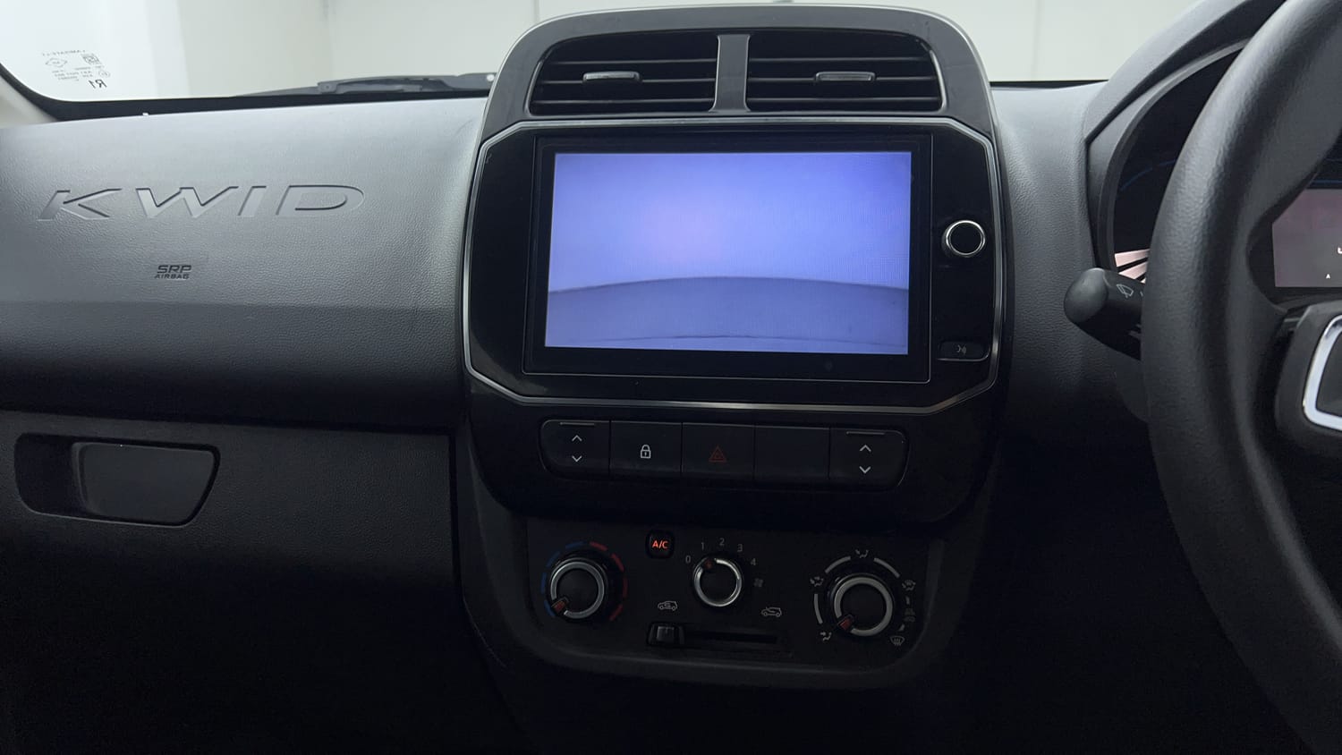 Used 2020 Renault Kwid RXT 1.0 Opt Petrol Manual top_features GPS navigation system