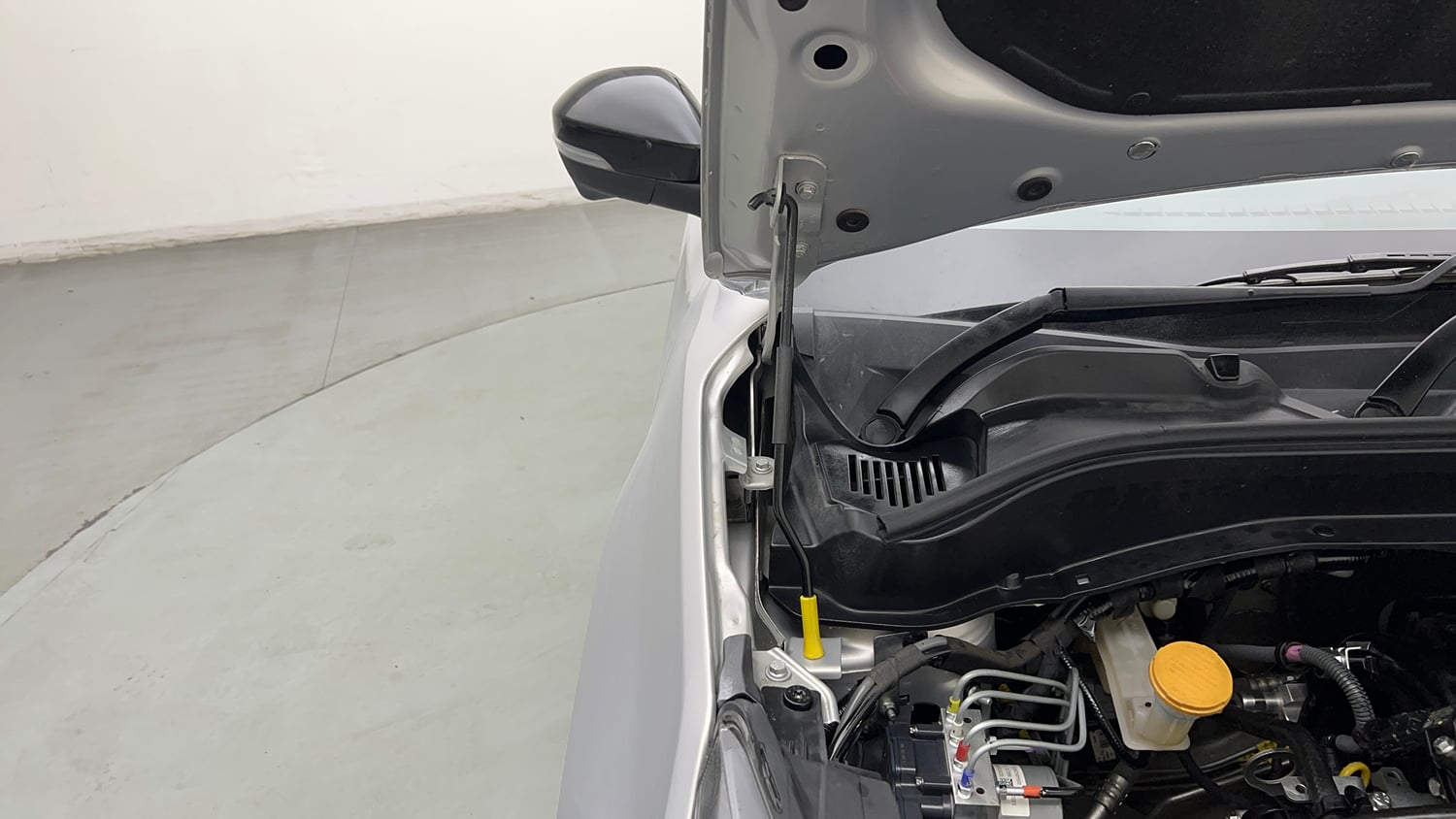 Used 2026 Tata Punch Accomplished + S CNG Automatic Cng Automatic engine ENGINE RIGHT SIDE HINGE & APRON VIEW