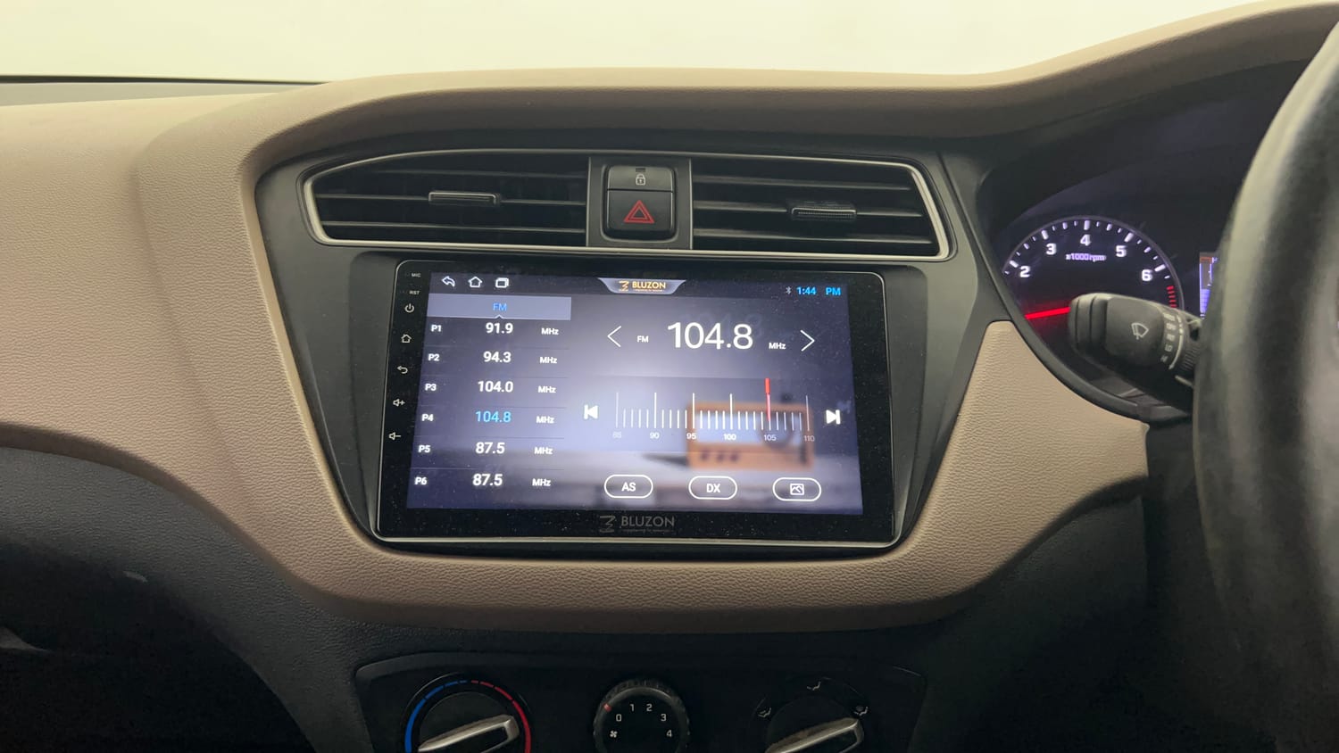 Used 2018 Hyundai Elite i20 Sportz 1.2 Petrol Manual top_features Integrated (in-dash) music system