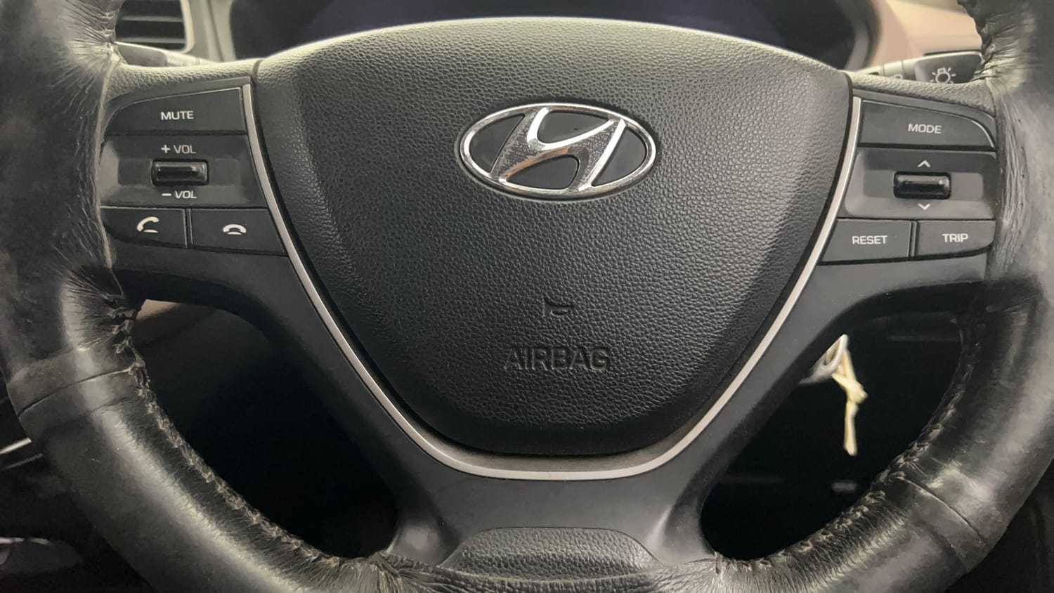 Used 2018 Hyundai Elite i20 Sportz 1.2 Petrol Manual top_features Steering mounted controls