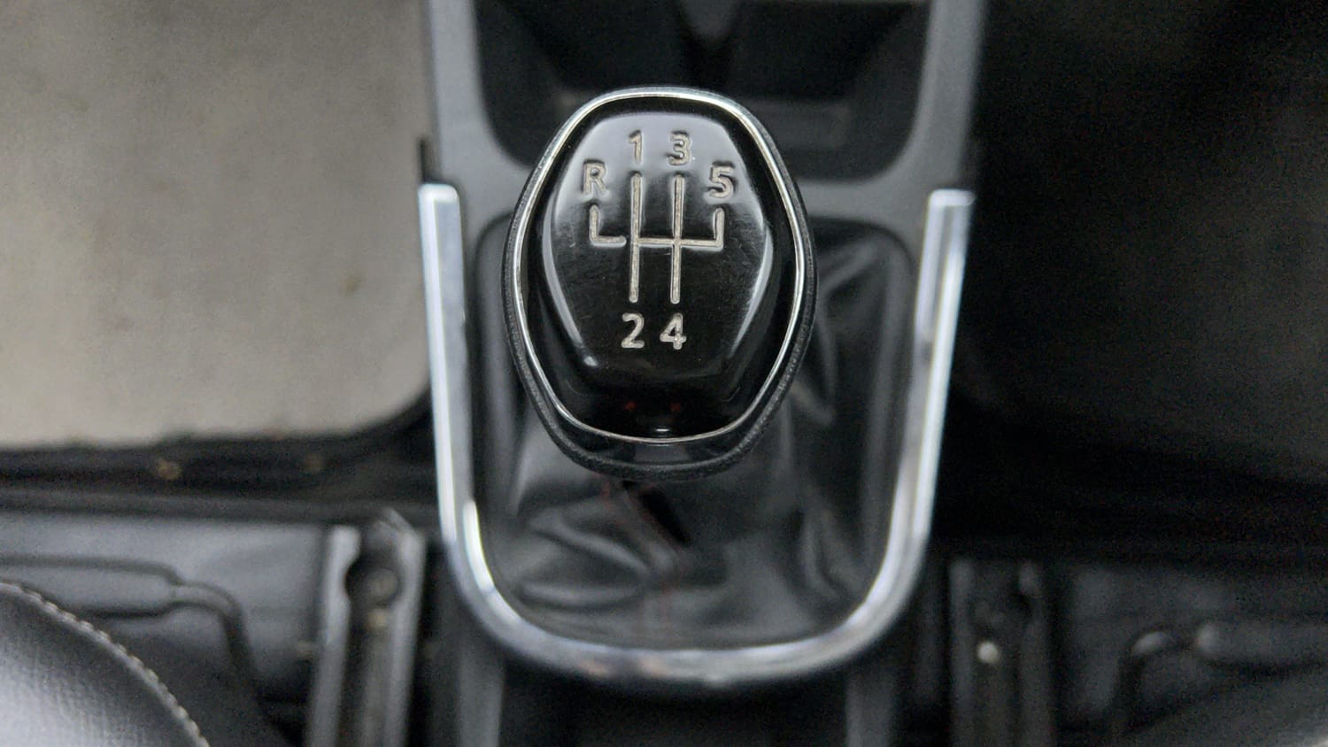 Used 2020 Renault Kwid RXT 1.0 Opt Petrol Manual interior GEAR  KNOB VIEW