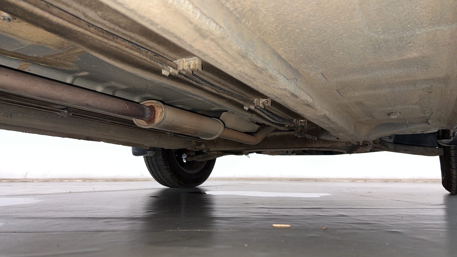 Used 2020 Renault Kwid RXT 1.0 Opt Petrol Manual extra REAR RIGHT UNDERBODY VIEW