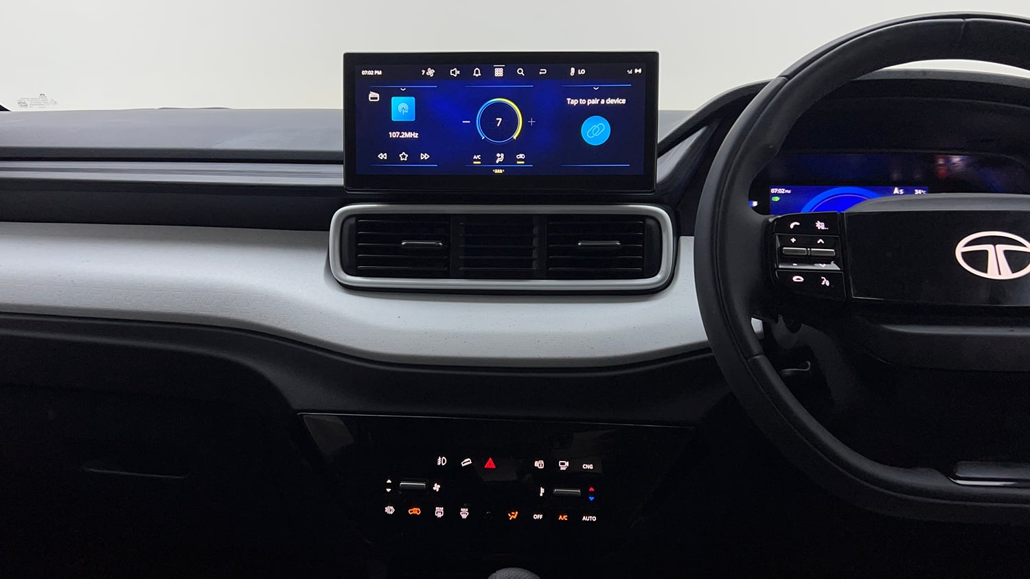 Used 2026 Tata Punch Accomplished + S CNG Automatic Cng Automatic interior MUSIC SYSTEM & AC CONTROL VIEW
