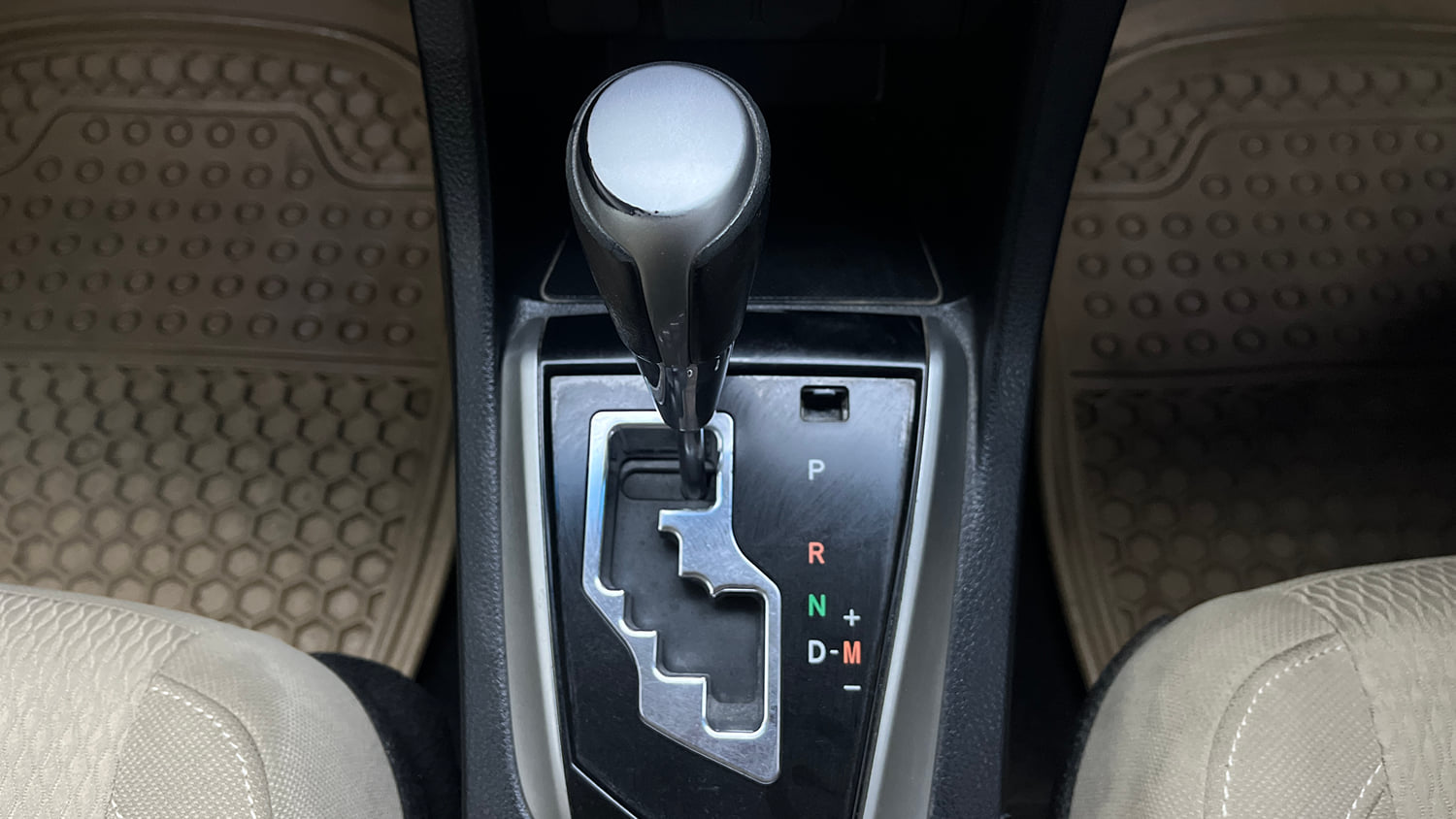 Used 2015 Toyota Corolla Altis G AT Petrol Petrol Automatic interior GEAR  KNOB VIEW