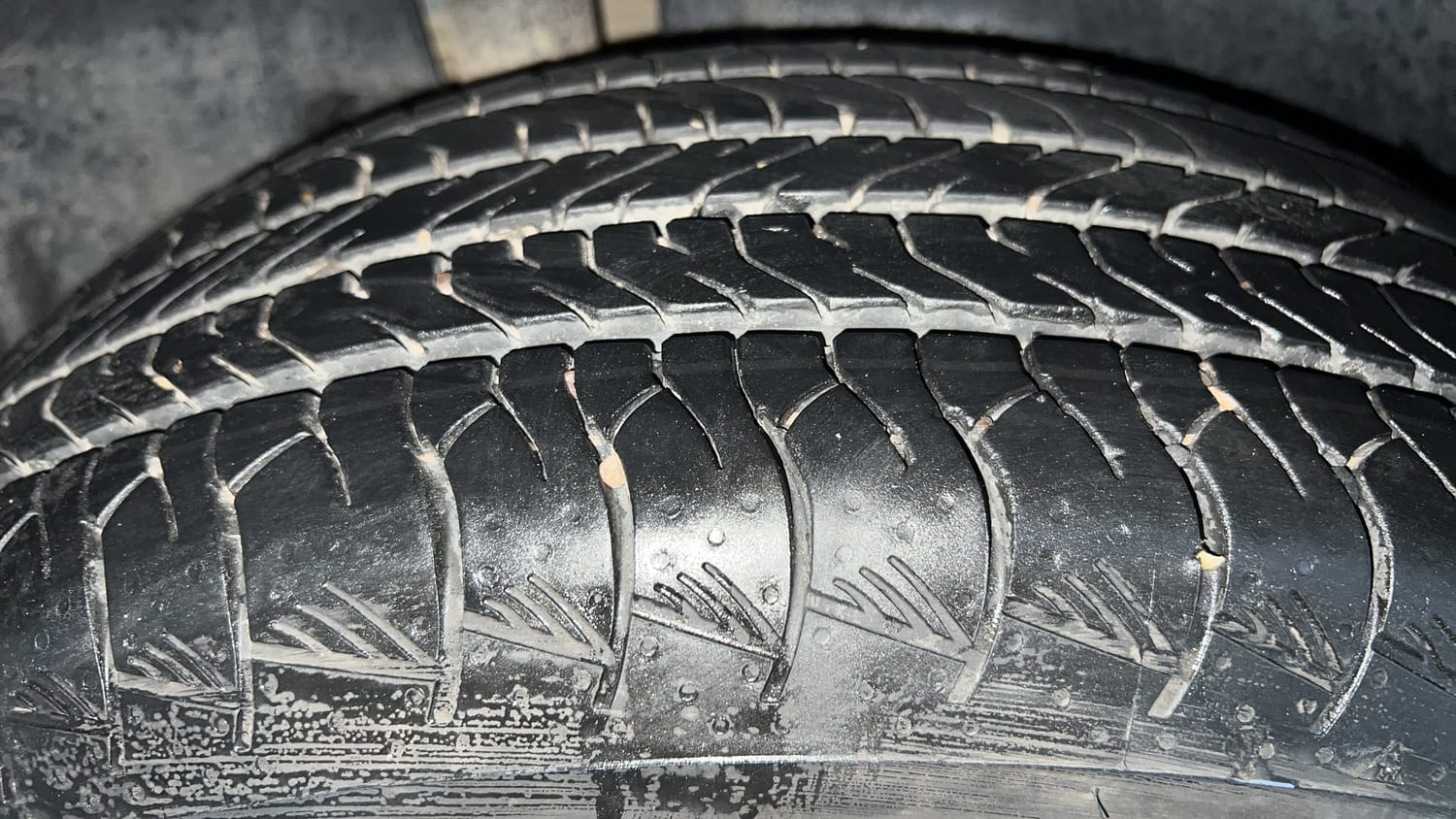 Used 2024 Maruti Suzuki Grand Vitara Zeta Smart Hybrid Petrol Manual tyres RIGHT REAR TYRE TREAD VIEW