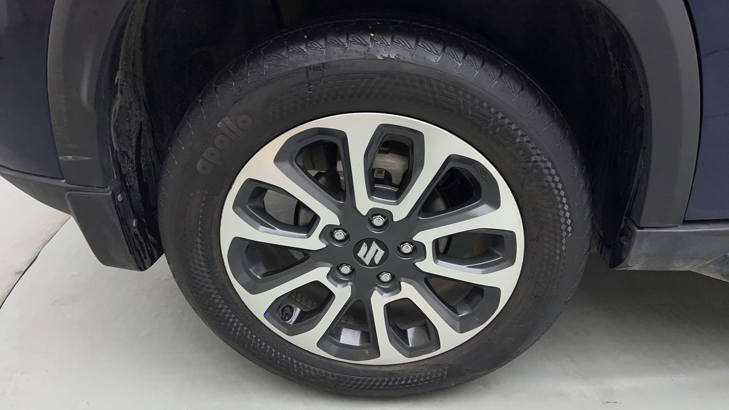 Used 2024 Maruti Suzuki Grand Vitara Zeta Smart Hybrid Petrol Manual tyres RIGHT REAR TYRE RIM VIEW