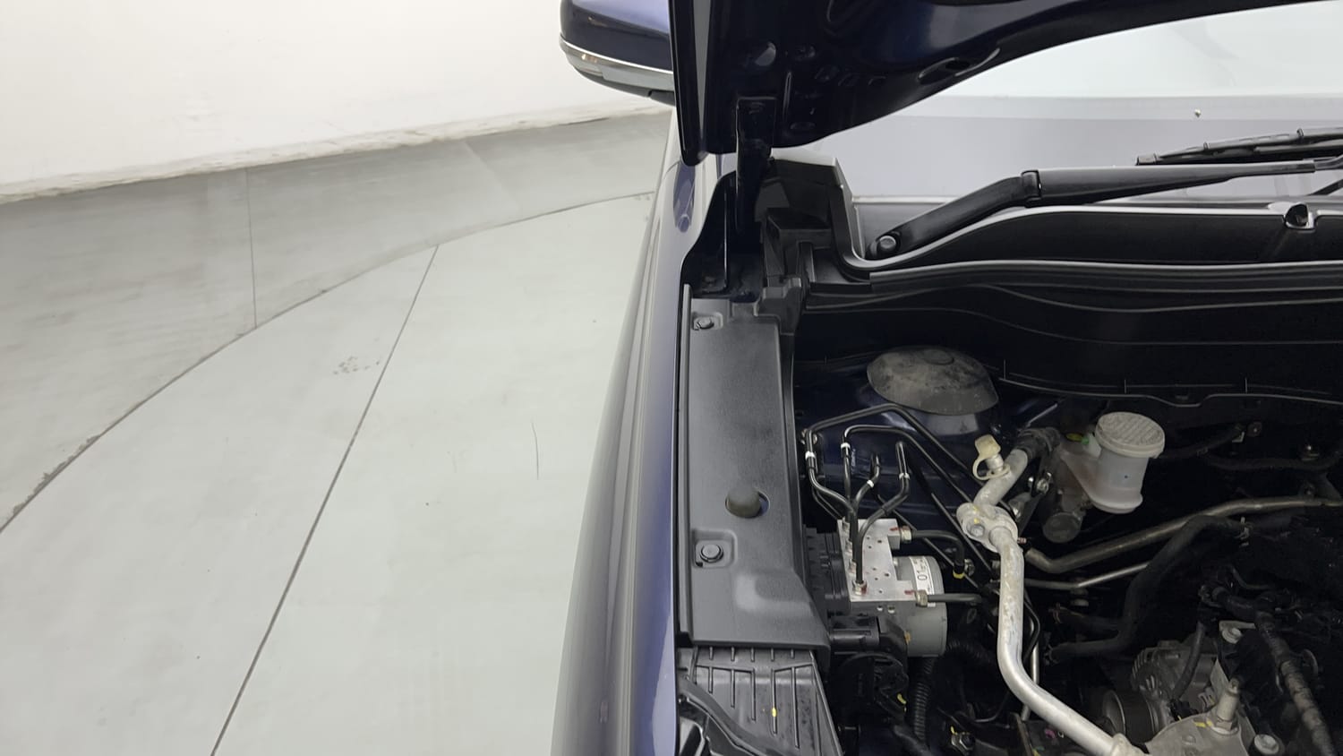 Used 2024 Maruti Suzuki Grand Vitara Zeta Smart Hybrid Petrol Manual engine ENGINE RIGHT SIDE HINGE & APRON VIEW