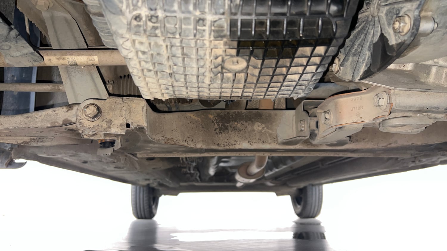 Used 2020 Renault Kwid RXT 1.0 Opt Petrol Manual extra FRONT LEFT UNDERBODY VIEW