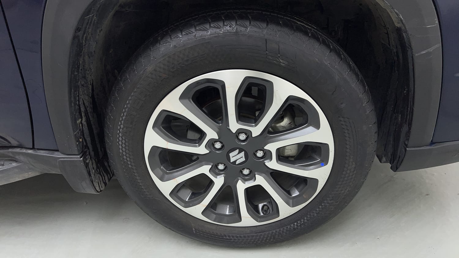 Used 2024 Maruti Suzuki Grand Vitara Zeta Smart Hybrid Petrol Manual tyres RIGHT FRONT TYRE RIM VIEW