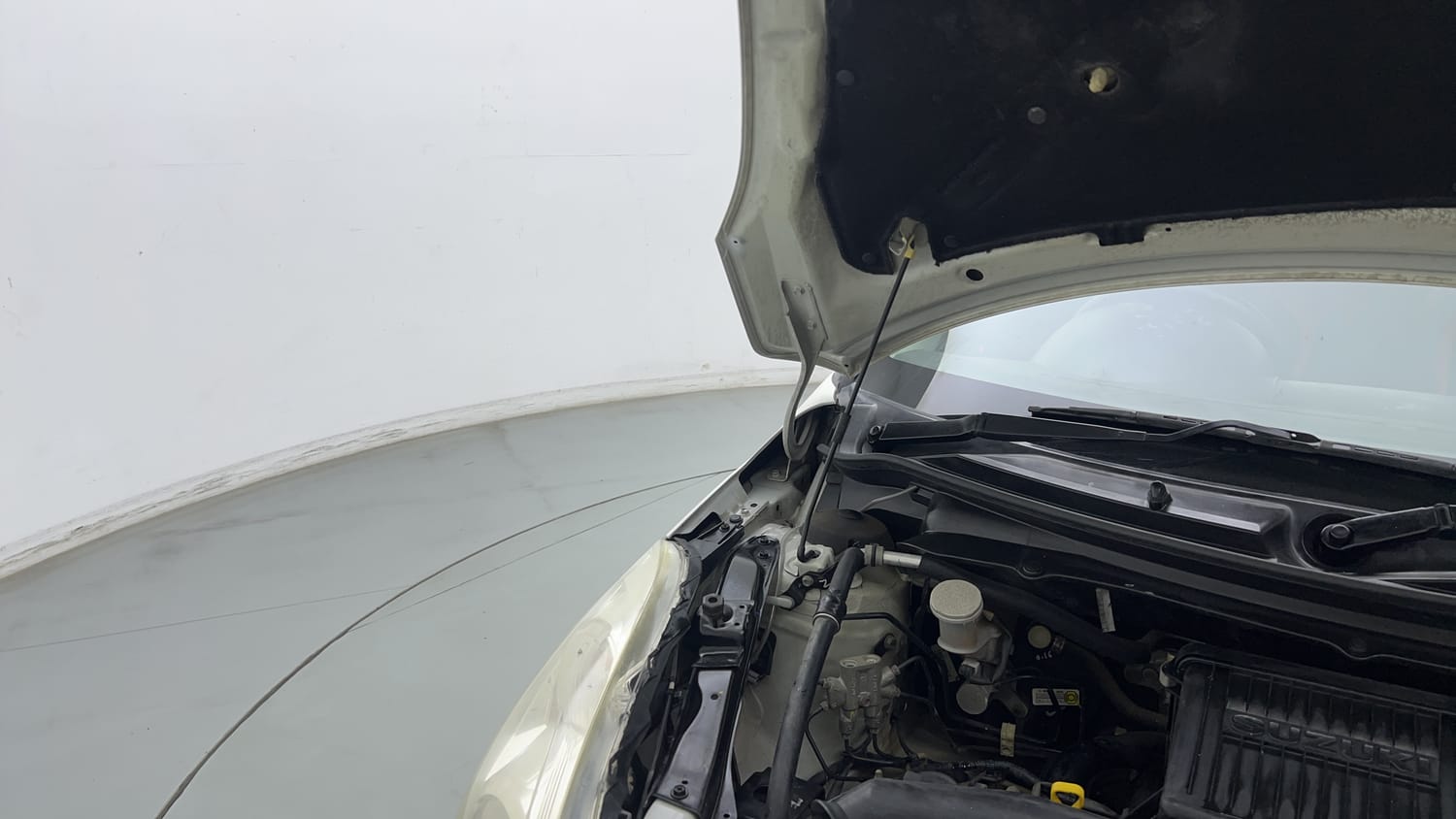 Used 2016 Maruti Suzuki Swift VXi Petrol Manual engine ENGINE RIGHT SIDE HINGE & APRON VIEW